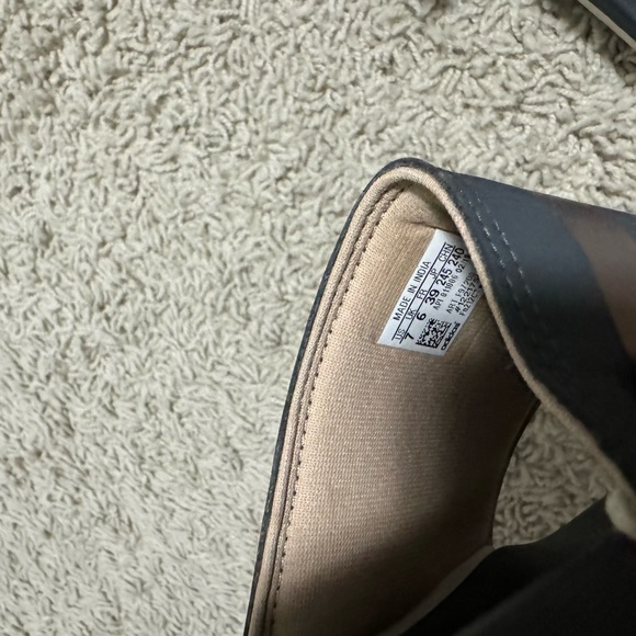 SOLD * ADIDAS Slides - Picture 6 of 7